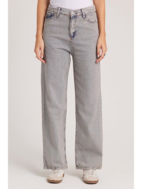 TUDORS Kadın Regular Fit Klasik Kesim Pamuklu Bol Paça Koyu Açık Gri Jean Pantolon - S000521827-20600