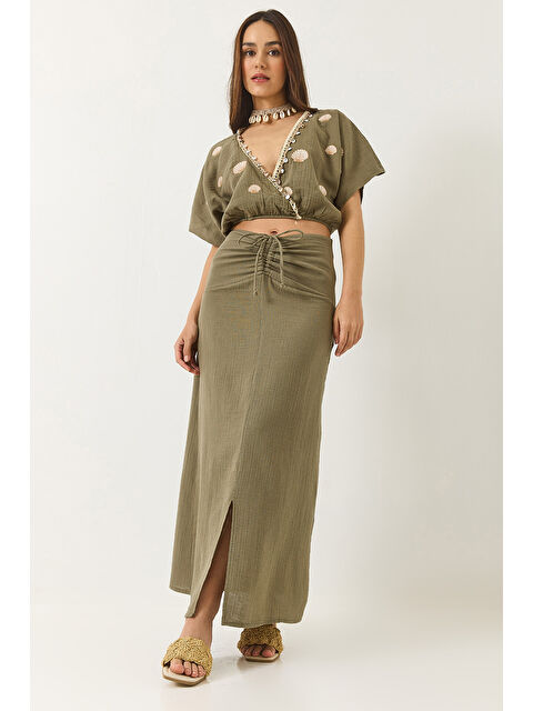 SHADE Kadın Beli Büzgülü Yırtmaçlı Astarlı Nakışlı Deniz Kabuğu Detaylı Alt-Üst Takım - S000377074-18547