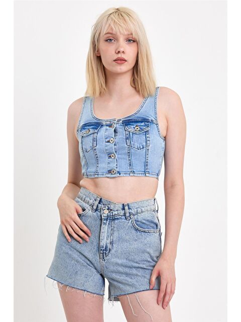 Explode Kadın Önü Düğmeli Cep Detaylı Askılı Denim Crop  Açık Mavi - S000132583-17437