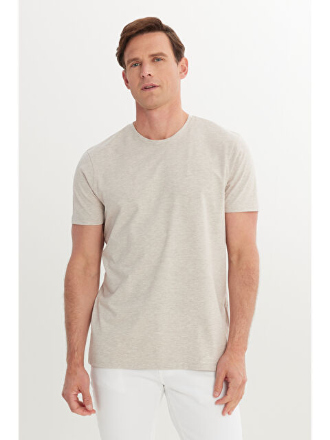 Altınyıldız Classics Erkek Bej Melanj 360 Derece Her Yöne Esneyen Slim Fit Bisiklet Yaka Tişört