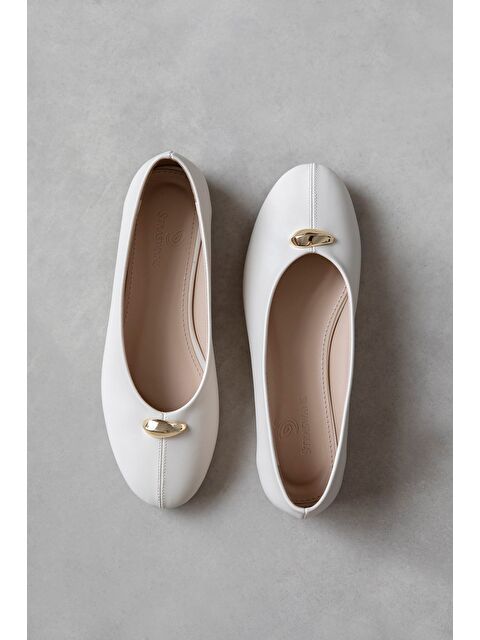 Straswans Brett Kadın Aksesuar Detay  Deri Babet Bej