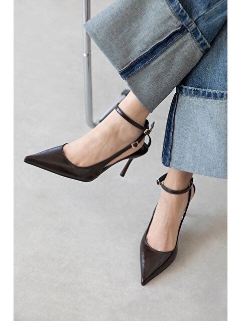 Straswans Mila Kadın Topuklu Kırışık Deri Ayakkabı Kahve