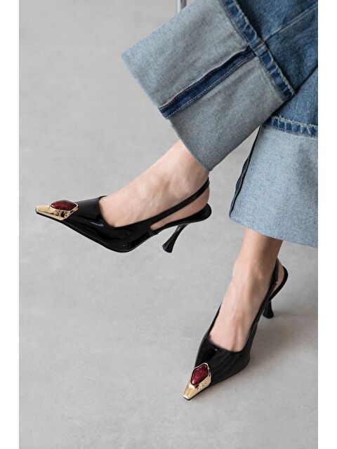 Straswans Rose Kadın Aksesuar Detay Rugan Topuklu Ayakkabı Siyah