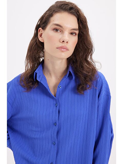 TUDORS Kadın Oversize Geniş Kesim Bürümcük Pens Detaylı Uzun Kollu Dokulu Saks Mavi Gömlek - S000521835-23710