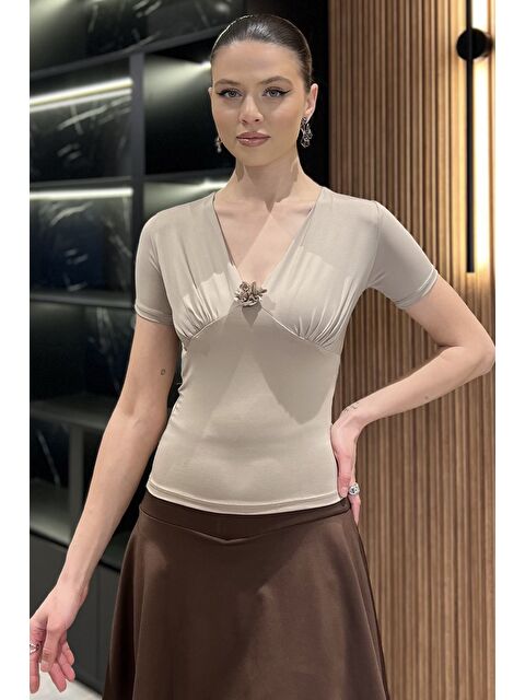 Gülseli Gül Detaylı V Yaka Kadın Bluz - S000379817-19928