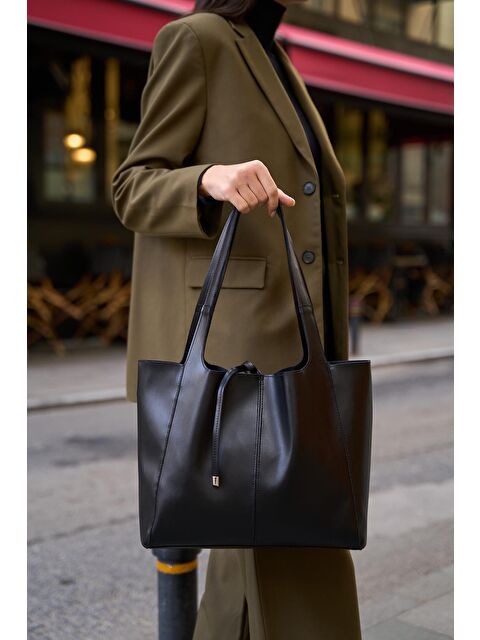 MADAMRA Yumuşak Süet Bağcık Detaylı El Ve Omuz Çantası Siyah - S000323330-19351