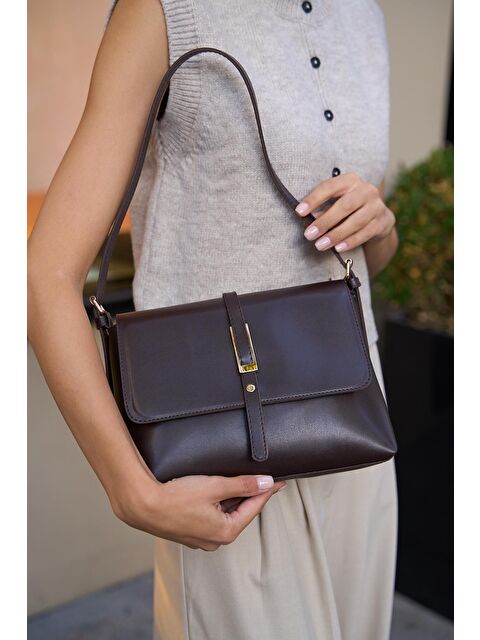 MADAMRA Merry Gold Toka Detaylı El Ve Omuz Çantası Kahverengi - S000323333-19413