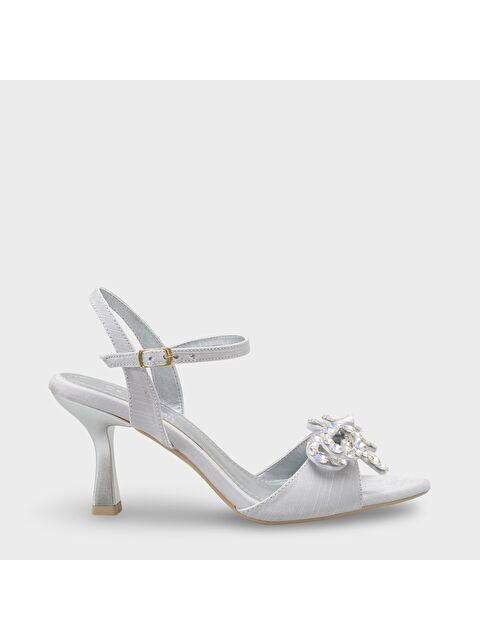 Capone Outfitters Cissie Sivri Burunlu Taşlı Bilekten Bantlı Saten Orta Topuklu Kadın Ayakkabı