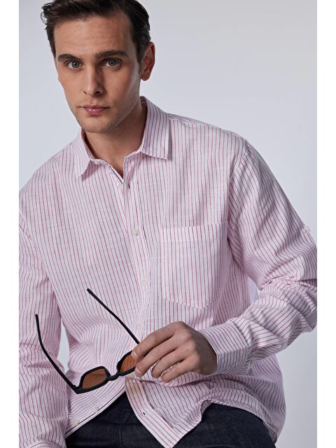 TUDORS Klasik Fit Uzun Kollu Düğmeli Yaka Tek Cep Keten Doku Çizgili Yazlık Beyaz Erkek Gömlek