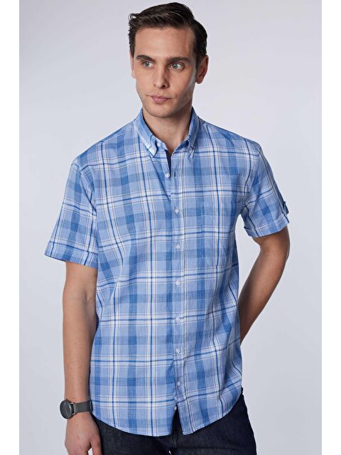 TUDORS Klasik Fit Kısa Kollu Düğmeli Yaka Tek Cep Kareli Yazlık Keten Doku Erkek Gömlek