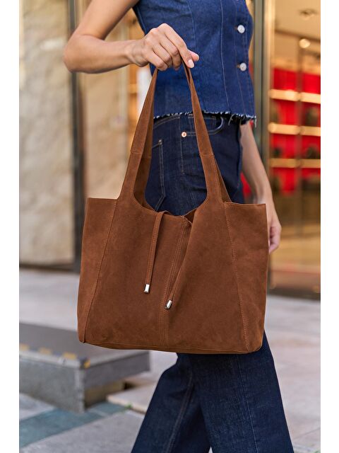 MADAMRA Yumuşak Süet Bağcık Detaylı El Ve Omuz Çantası Taba Süet - S000323330-37454