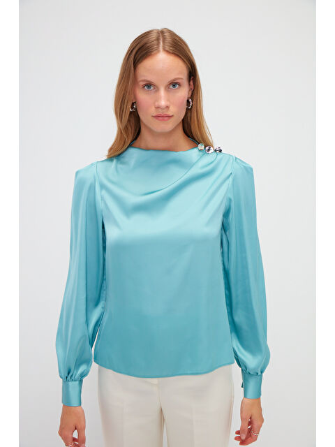 Muni Muni Düğme Detaylı İpek Saten Bluz