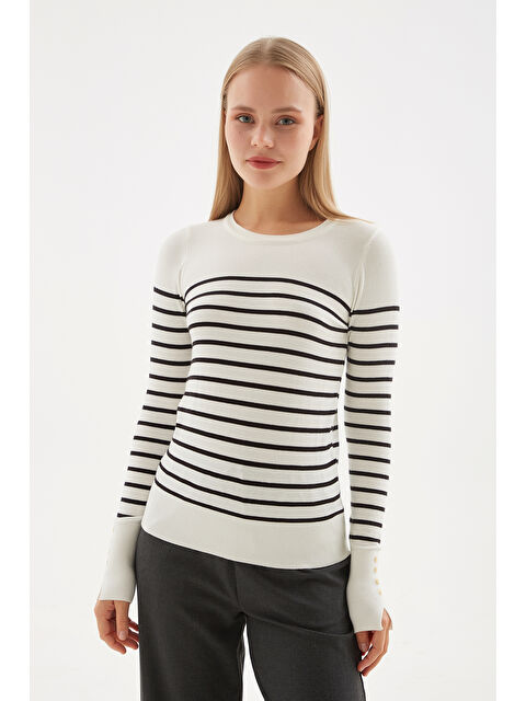 Fashion Friends Regular Fit Bisiklet Yaka Düğme Detaylı Kadın Kazak 25K0023K1 - S000485320-19965