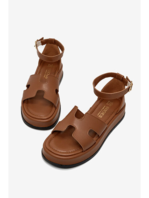 TONNY BLACK Kadın Taba Rahat Kalıp Bilekten Bağlanmalı Sandalet