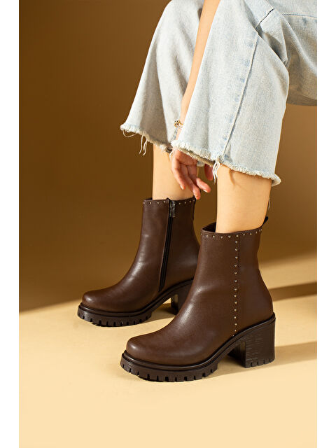 Pembe Potin Zımba Detaylı Kaymaz Taban Kalın Topuklu Kadın Bot 024-021-24 - S000293346-19413