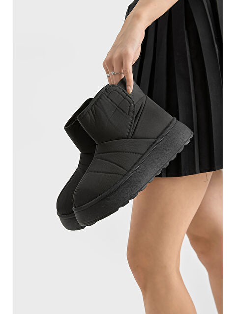 TONNY BLACK Kadın Siyah Kalın Poli Taban İçi Kürklü Cırtlı Bot - S000493922-19351