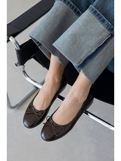 Straswans Lily Kadın Fiyonk Detay Kırışık Deri Babet Kahve