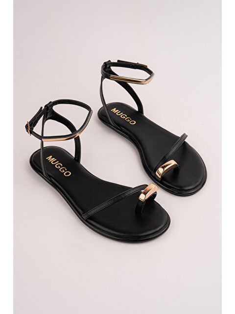 Muggo MALDİV Parmak Arası Gold Metal Detaylı Bilekten Bağlamalı Düz Kadın Sandalet