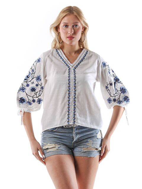 Chiccy Beyaz V Yaka 3/4 Kol Nakışlı Dokuma Bluz - S000358721-20063