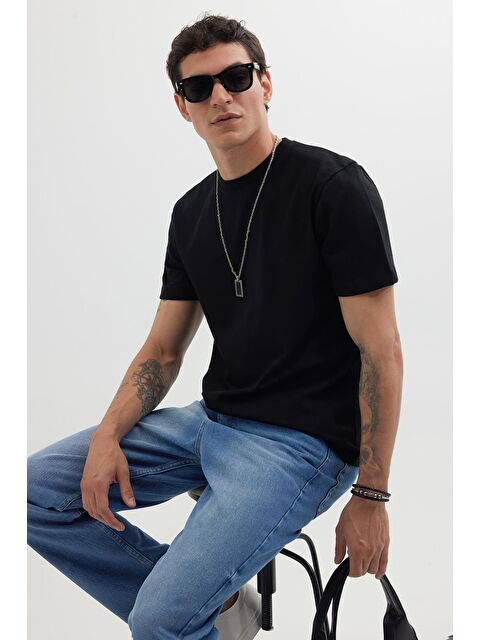 TUDORS Erkek Regular Fit Klasik Kesim %100 Pamuk Bisiklet Yaka Siyah Tişört - S000519412-19351