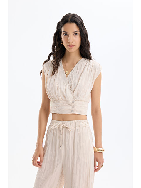 QUZU Kırışık Görünümlü Kolsuz Düğmeli Bluz Bej - S000423452-19928