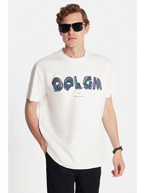 TUDORS Relax Fit Rahat Kesim Pamuklu Ön Baskı Ve Nakış Detaylı Bisiklet Yaka Ekru Erkek Tişört - S000519468-19965