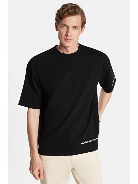 TUDORS Erkek Oversize Geniş Kesim Pamuklu Baskılı Bisiklet Yaka Siyah Tişört - S000519477-19351