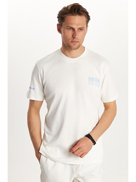 TUDORS Erkek Slim Fit Dar Kesim Pamuklu Düz Basic Baskılı Bisiklet Yaka Beyaz Tişört - S000519479-20063
