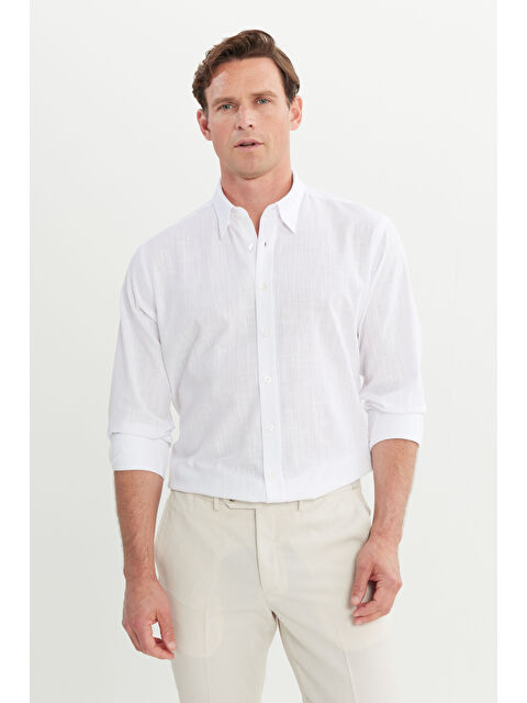 AC&Co / Altınyıldız Classics Erkek Beyaz Comfort Fit Rahat Kesim Gizli Düğme Yaka %100 Pamuk Flamlı Gömlek