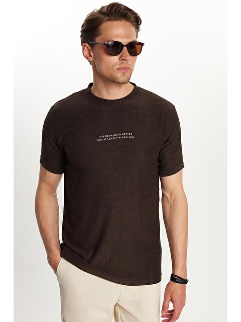 TUDORS Erkek Slim Fit Dar Kesim Pamuklu Ribanalı Baskılı Kahverengi Bisiklet Yaka Tişört - S000519487-19413