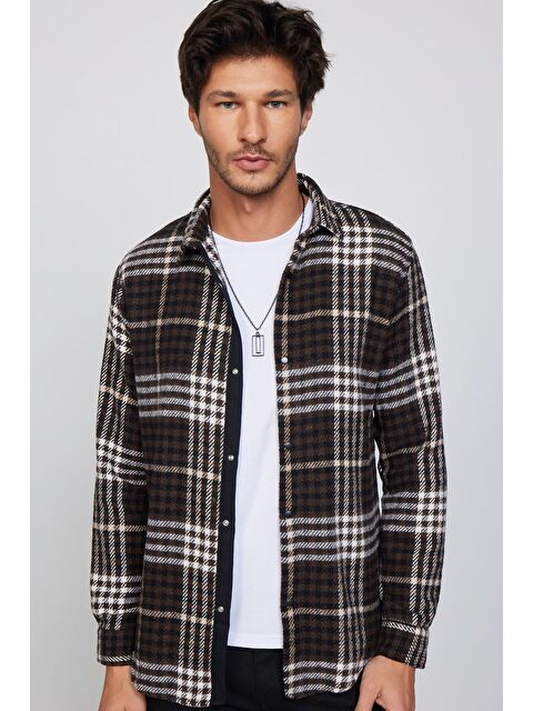 TUDORS Slim Fit Dar Kesim Kapaklı Çift Cep Kareli Oduncu Erkek Gömlek