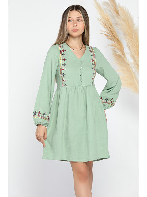 Gülseli Ön Düğmeli Nakışlı Elbise - S000289575-1180