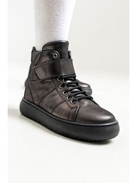 Mnpc Kız Çocuk Siyah Simli Hakiki Deri Suya Dayanıklı Günlük Bot - S000447648-19351