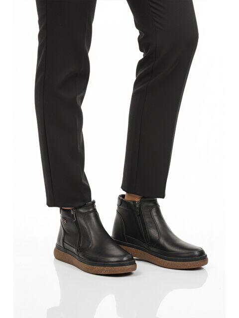 Ayakmod Siyah Hakiki Deri İçi Polarlı Kaymaz Taban Kadın Bot 2707 Z - S000491818-19351