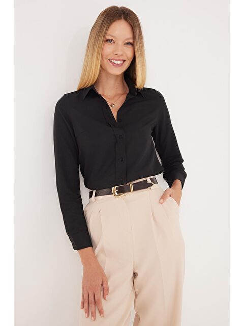 TUDORS Kadın Slim Fit Dar Kesim Uzun Kollu Pamuklu Vücuda Oturan Dokulu Siyah Basic Gömlek - S000521885-19351