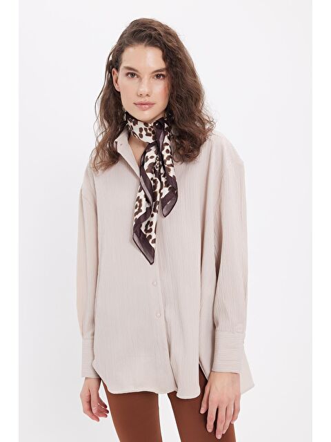 TUDORS Kadın Oversize Geniş Kesim Bürümcük Pens Detaylı Uzun Kollu Dokulu Açık Bej Gömlek - S000521879-19927