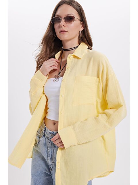 TUDORS Kadın Oversize Geniş Kesim %100 Pamuk Müslin Kumaş Uzun Kollu Cepli Dokulu Sarı Gömlek - S000521846-20072