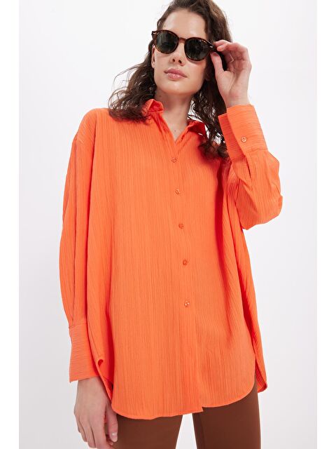 TUDORS Kadın Oversize Geniş Kesim Bürümcük Pens Detaylı Uzun Kollu Dokulu Turuncu Gömlek - S000521858-20013