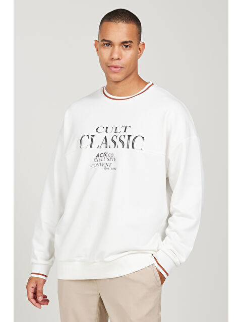 AC&Co / Altınyıldız Classics Erkek Kırık Beyaz Oversize Bol Kesim Bisiklet Yaka Pamuklu Baskılı Sweatshirt - S000394609-20063