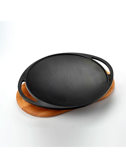 LAVA Yuvarlak Saç Kavurma Tavası Döküm Demir Yekpare Çift Kulplu Kayın Servis Ahşabı Çap(Ø)28cm. - S000056655-19351