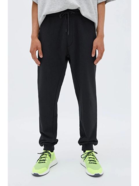 Mmetalic Siyah Arka Cep Etiket Detaylı Paça Lastikli Regular Fit Erkek Büyük Beden Jogger Eşofman Altı - S000228970-19351