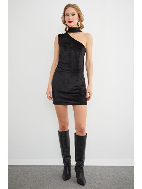 Fullamoda Tek Omuz Bağlama Detaylı Drapeli Kadife Mini Elbise - S000487658-19351