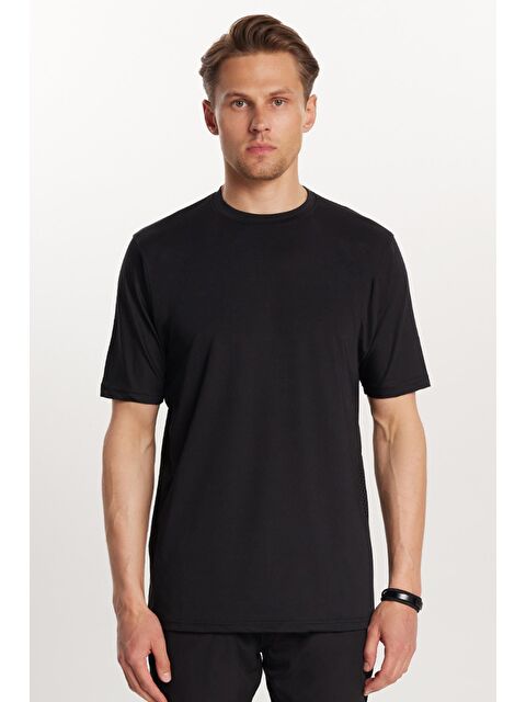 TUDORS Erkek Standart Fit Pamuklu Düz Basic Baskılı Bisiklet Yaka Siyah Tişört - S000519495-19351