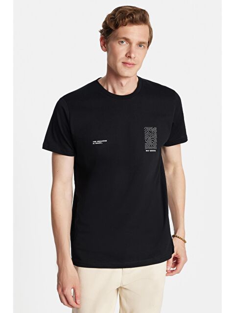 TUDORS Erkek Slim Fit Dar Kesim %100 Pamuk Yumuşak Dokulu Baskılı Siyah Bisiklet Yaka Tişört - S000519501-19351