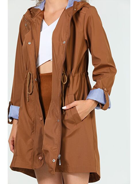 Gülseli Kadın Kapüşonlu Çizgi Detaylı Trençkot - S000300675-4557