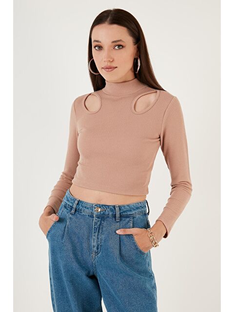 Lela Esnek Slim Fit Cut Out Pencereli Dik Yaka Crop Bluz 5865348 - S000108590-29705