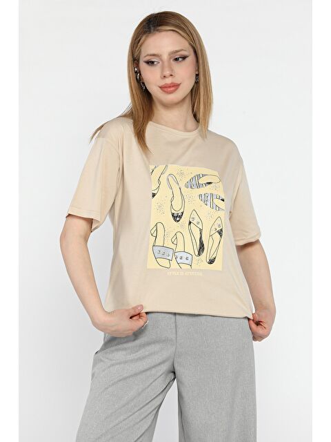 Gülseli Kadın Bisiklet Yaka Taş İşlemeli Baskılı Kadın Tişört - S000379915-19928