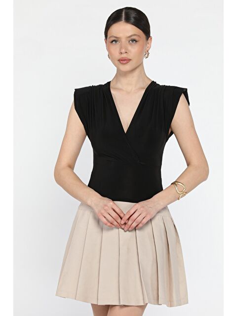 Gülseli Kadın Kruvaze Yaka Omuz Vatkalı Büzgü Detaylı Bluz - S000379921-19351