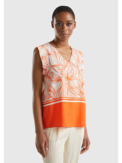 United Colors Of Benetton Kadın Turuncu Mix Liyosel Ve Keten Karışımlı Baskılı Düz Kesim V Yaka Bluz - S000307670-20013