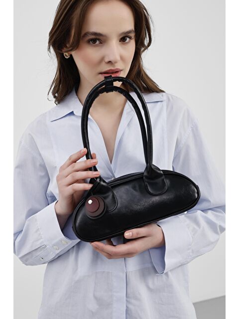 Shulebags Lisse Charmlı Oval Baget Çanta Siyah